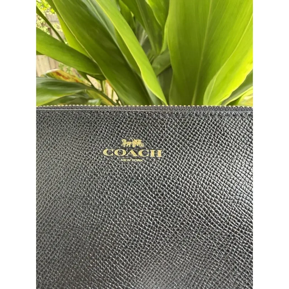 Coach corner zip